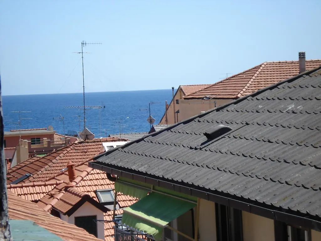 Otto - Bilocale Ad Alassio